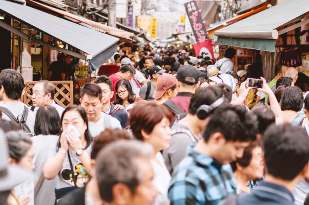 People watching Tsukiji