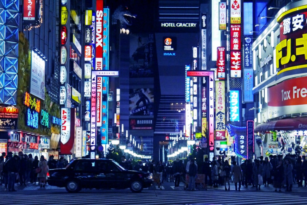 The mesmerizing lights of Shinjuku district